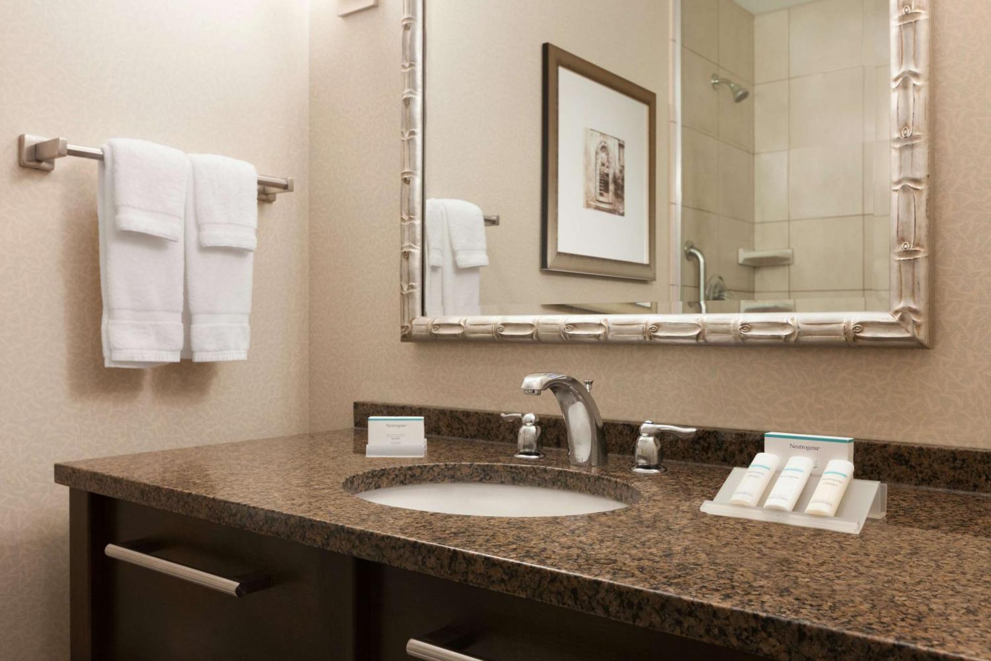 Hilton Garden Inn Dulles North Ашберн Экстерьер фото