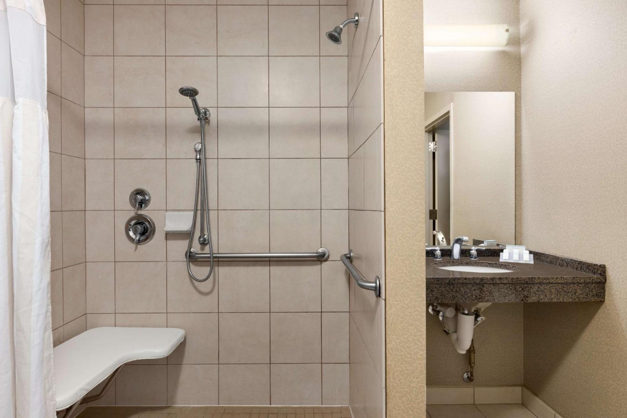 Hilton Garden Inn Dulles North Ашберн Экстерьер фото